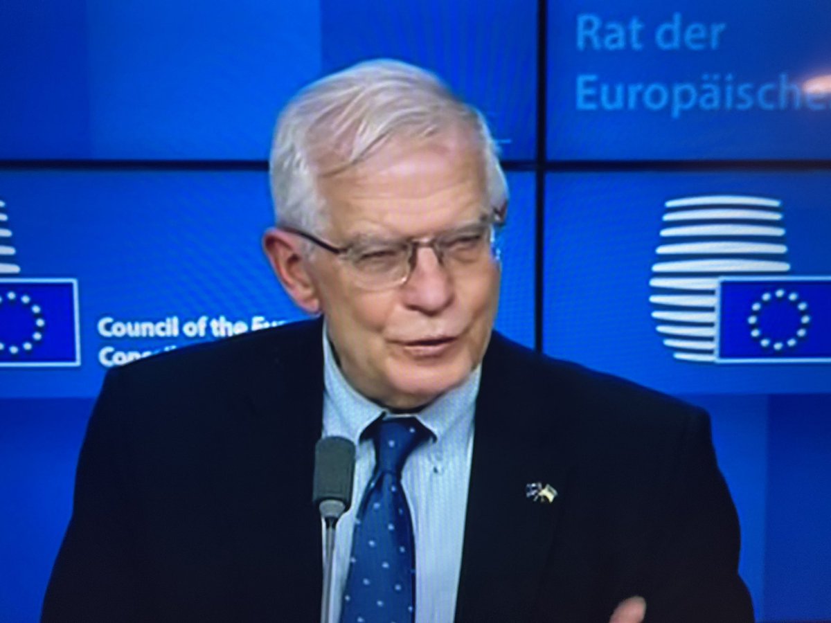 DaveKeating's tweet image. BREAKING: EU foreign affairs chief @JosepBorrellF announces that the 27 foreign ministers have agreed a package of €450 million in lethal arms to #Ukraine, plus €50 million for non-lethal supplies like fuel.

No country voted no (though it appears the neutral ones abstained).