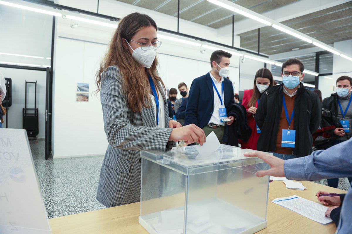 popularsval's tweet photo. Ayer fue proclamado @camarasajavier como nuevo presidente de @NNGG_Valencia. Es la hora de trabajar, trabajar y trabajar. ¡A demostrar vuestra valía! 👏🏼🔵🧒🏻👧🏻
Galería completa ➡️ https://t.co/5SRbq1noN7 📸
#EnPeuAlcemse #PrenemPartit #NNGGValencia https://t.co/S33aWUdFVa