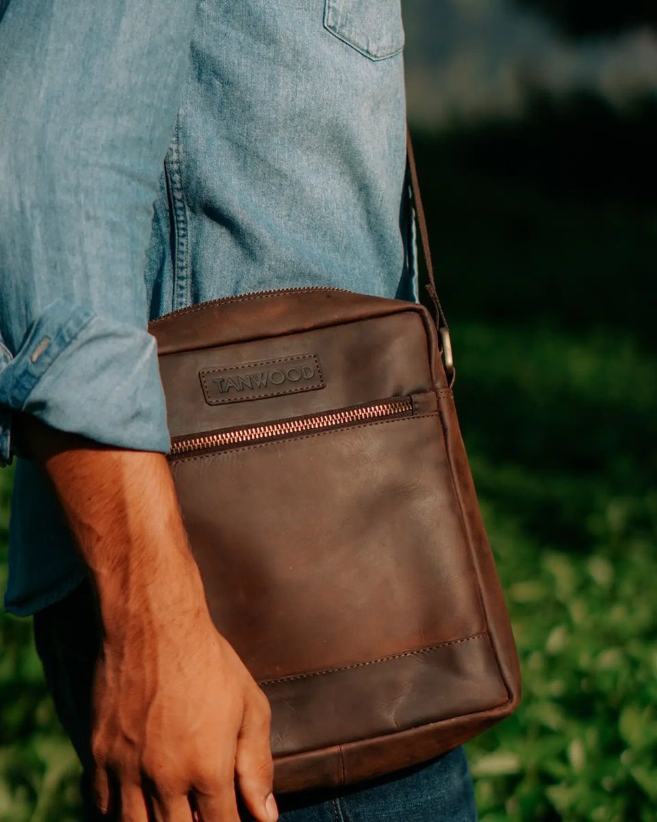 twluae's tweet photo. Pure leather handmade shoulder bags #uaefashion #uae #dubai #dubaifashion #abudhabi #uaelife #dubailife #mydubai #uaebloggers #sharjah #dubaiblogger #dubaimall #fashion #abudhabifashion #dubailifestyle #dubaimarina #uaewomen #uaeblogger #uaestyle #uaeshopping #dxb #abaya #ajman https://t.co/9hZL0P0uUK