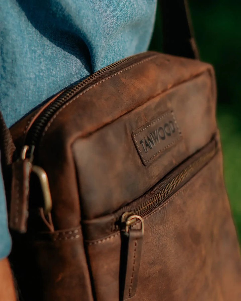 twluae's tweet photo. Pure leather handmade shoulder bags #uaefashion #uae #dubai #dubaifashion #abudhabi #uaelife #dubailife #mydubai #uaebloggers #sharjah #dubaiblogger #dubaimall #fashion #abudhabifashion #dubailifestyle #dubaimarina #uaewomen #uaeblogger #uaestyle #uaeshopping #dxb #abaya #ajman https://t.co/9hZL0P0uUK