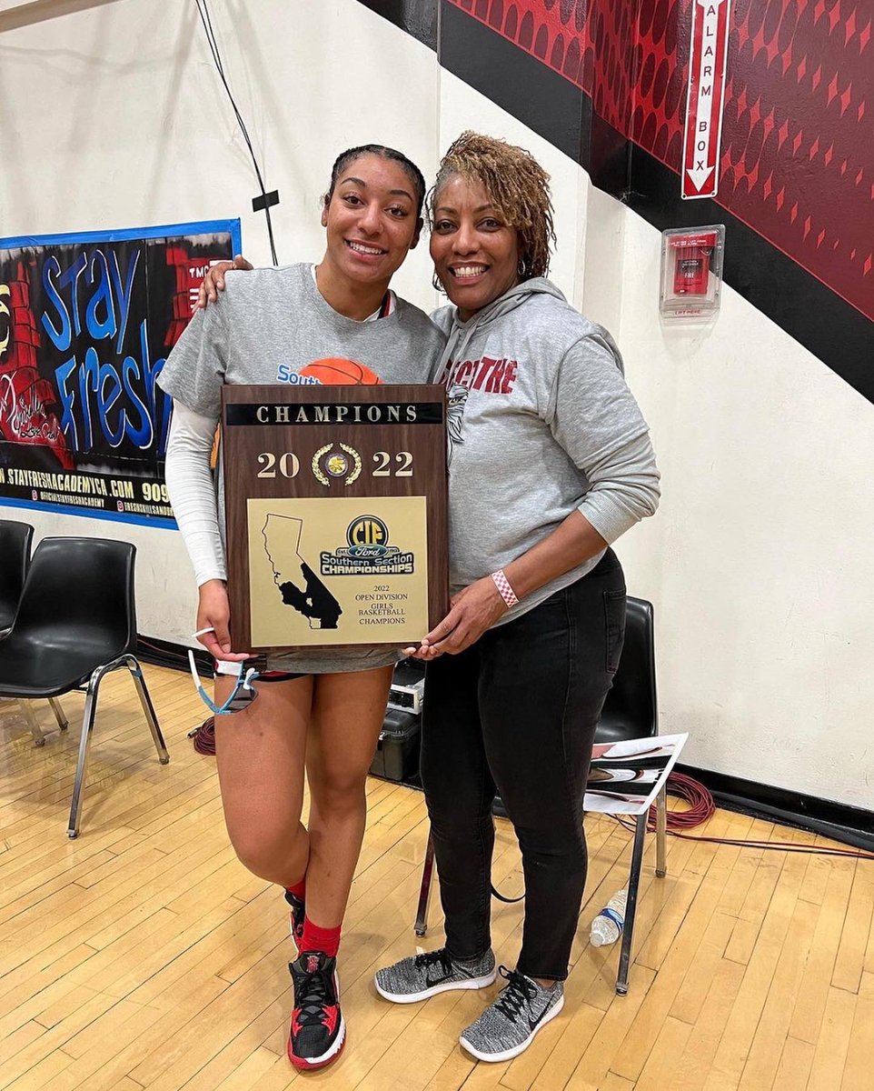 prodigyathlinst's tweet photo. Congratulations @k3nnedynicole &amp; @EHSAthletics 🏆👏 #ProdigyWay CIF Southern Open Division Champs! https://t.co/RDI7RNumqv