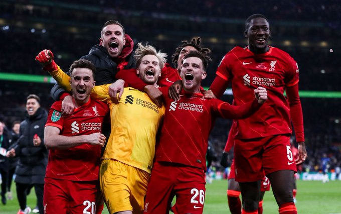 2021-202 Lig Kupası finalinde Liverpoollu oyuncuların galibiyet sevinci