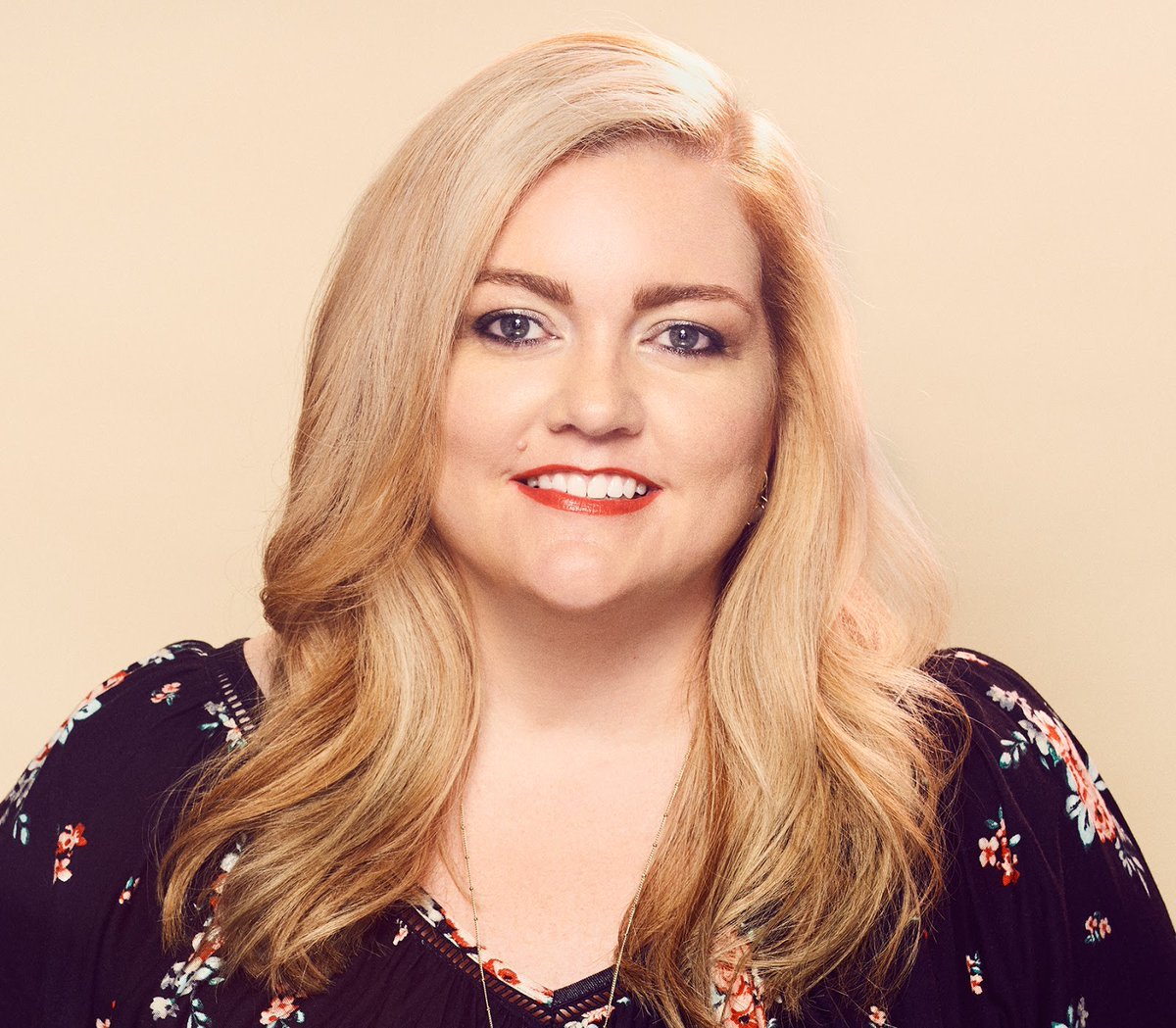 STARZFINCH's tweet photo. - Todos os livros da Colleen Hoover e sua ordem de leitura. (Livros únicos, séries, contos e extras)

A Thread https://t.co/KWydprp6rU