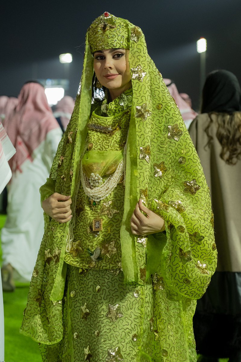 imo7md10's tweet photo. من أجمل ما رأيت في #كأس_السعودية ، 
حرص الحضور على لبس الزي السعودي الأصيل بمختلف أنواعه وأشكاله، والذي يزيدنا فخراً واعتزازاً بهويتنا #السعودية ..

وأفخر بتوثيقي لعدد من الحضور عبر عدستي المتواضعة .. 
@TheSaudiCup_AR 
@FashionMOC 
@tamaraah___ 
@almousa_su 
@bdr_alsaad https://t.co/zBI5j5SZeg