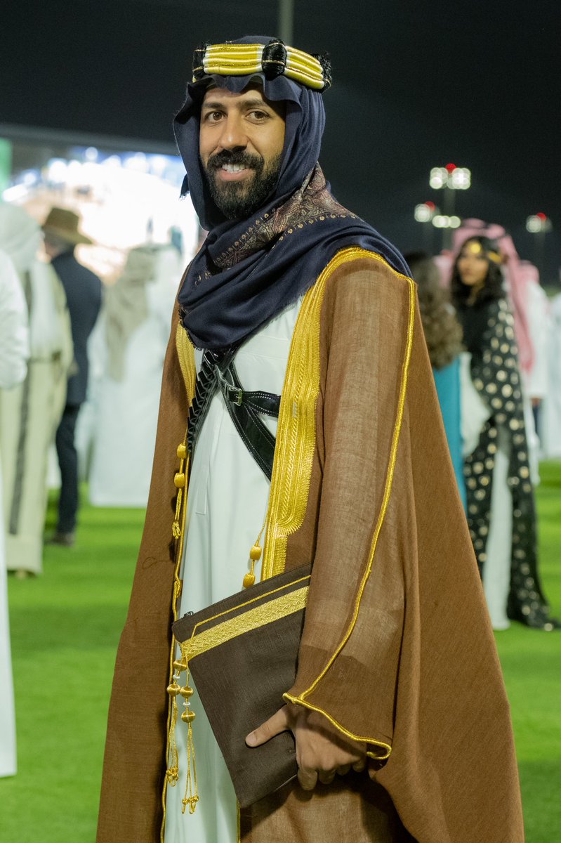 imo7md10's tweet photo. من أجمل ما رأيت في #كأس_السعودية ، 
حرص الحضور على لبس الزي السعودي الأصيل بمختلف أنواعه وأشكاله، والذي يزيدنا فخراً واعتزازاً بهويتنا #السعودية ..

وأفخر بتوثيقي لعدد من الحضور عبر عدستي المتواضعة .. 
@TheSaudiCup_AR 
@FashionMOC 
@tamaraah___ 
@almousa_su 
@bdr_alsaad https://t.co/zBI5j5SZeg