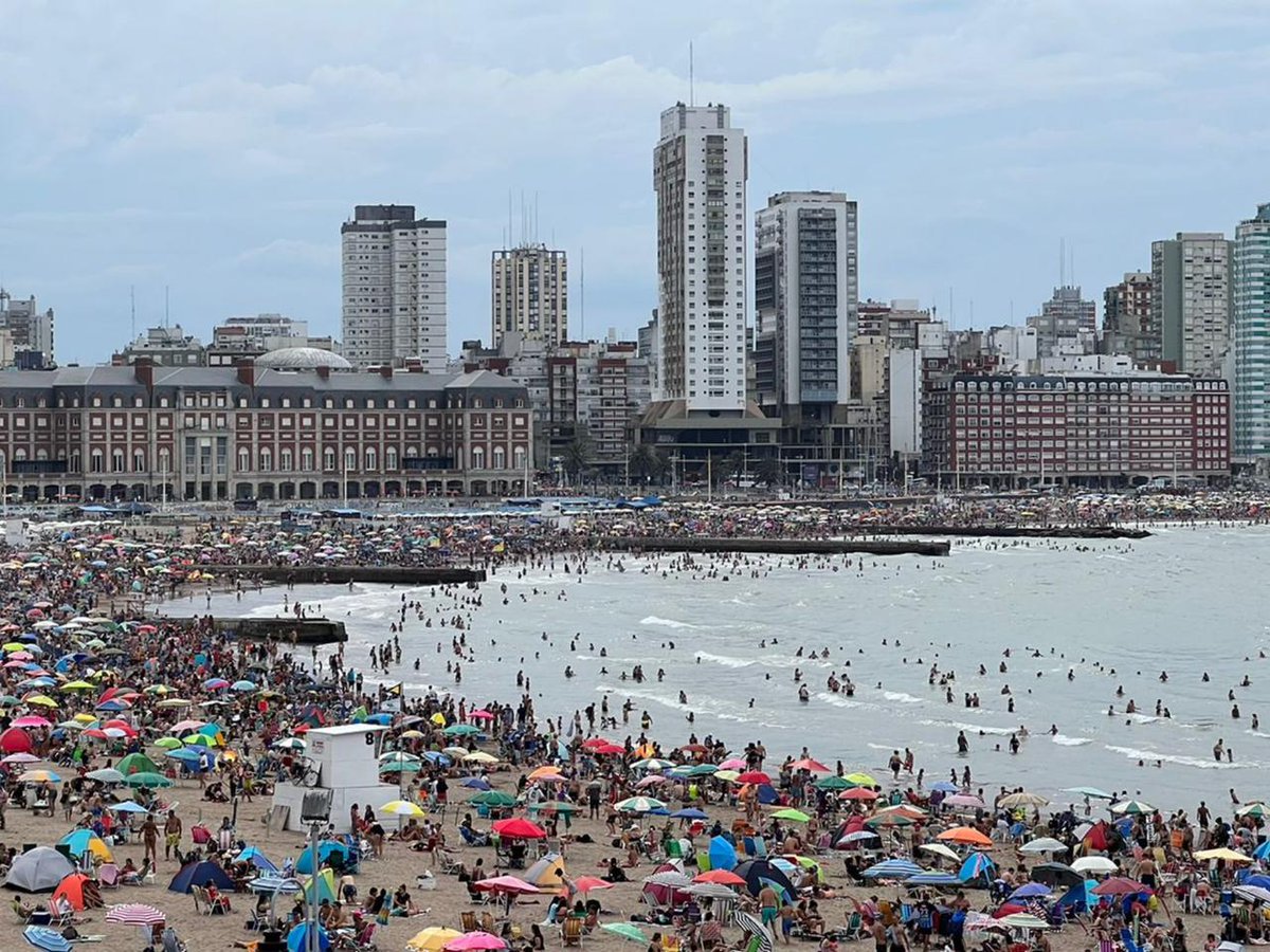TurDepAR's tweet photo. Más de tres millones de turistas están disfrutando el finde extralargo de #Carnaval2022, que consolida la temporada de #Verano2022 récord. 🥳

👉 https://t.co/z1ijU7URh7

#SentirArgentina 🇦🇷 https://t.co/Ivvrmu5TzH