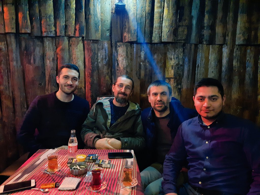 Öğrencisi olmaktan gurur duyduğum iki isim; Kıymetli danışmanım Raif İvecan ve Trakya Üniversitesi'nden muhterem hocam <a href="/hasan_demiroglu/">Hasan Demiroglu</a> Gündemdeki Rusya-Ukrayna meselesi hakkında konuyu en iyi bilenlerden biri olarak sağolsun bizi irşad etti. 
<a href="/hasan_demiroglu/">Hasan Demiroglu</a> <a href="/BBaltoprak/">Bekir Baltoprak</a>