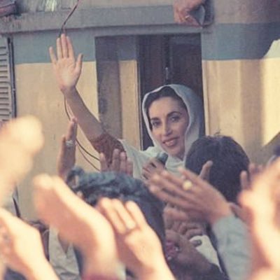 Alizulfiqar78's tweet photo. وہ باغی تھی 
میں باغی ہوں 

#AwamiMarch

#LongMarch27Feb 

@BBhuttoZardari https://t.co/L8ojgi8MR9