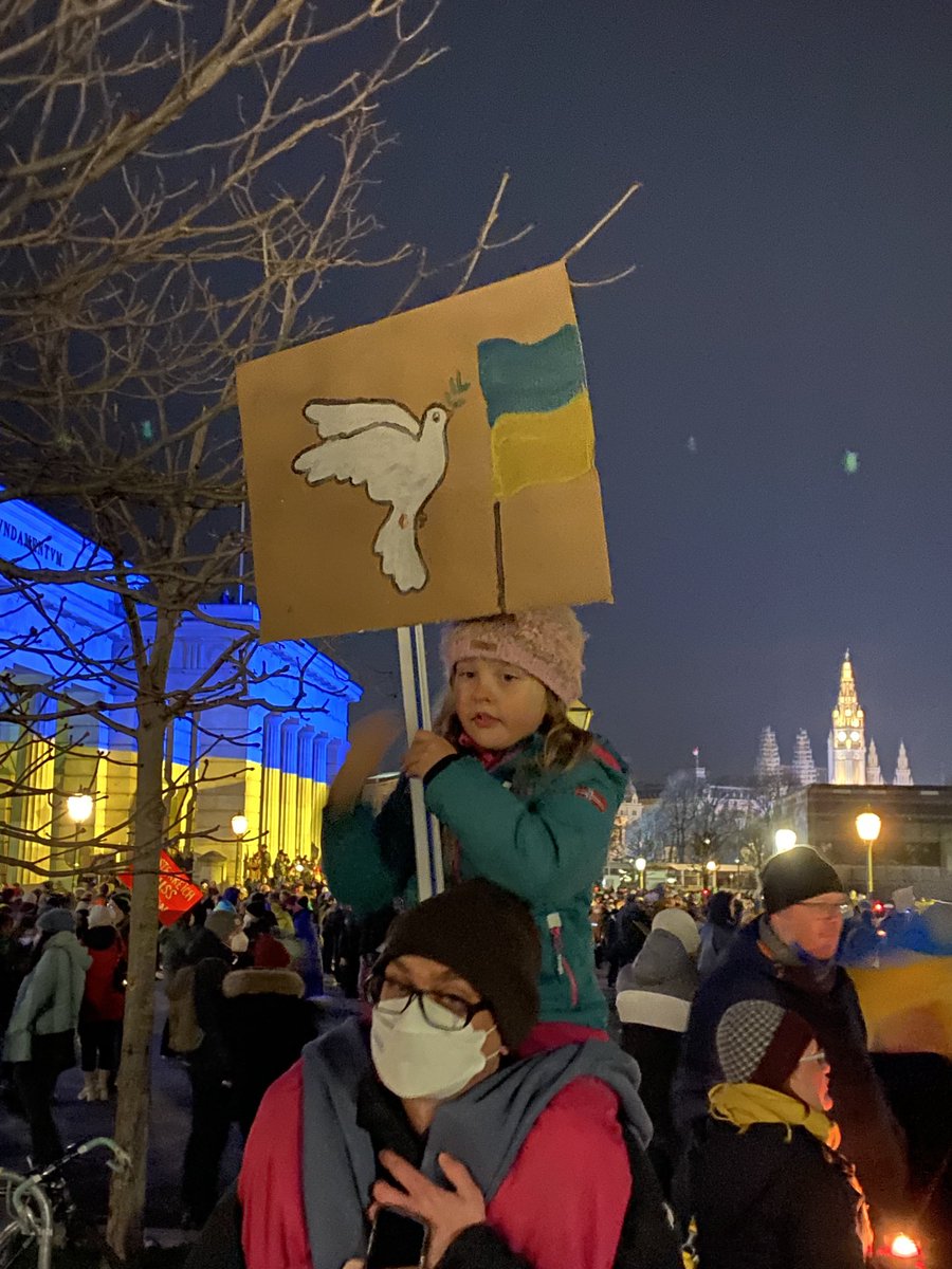 MichelJungwirth's tweet photo. Ukraine-Demo 2 https://t.co/hIiV0Cr7Uf