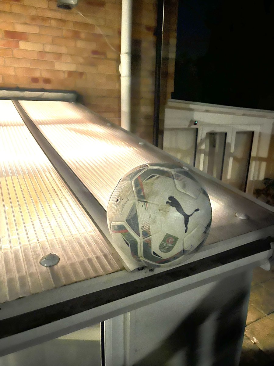 JayTee_90's tweet photo. Any idea whoโs ball this is? Just came over the fence ๐คท๐ผโโ๏ธ @Carabao_Cup @LFC @ChelseaFC #CarabaoCupFinal #missingball https://t.co/671r5F8TcX