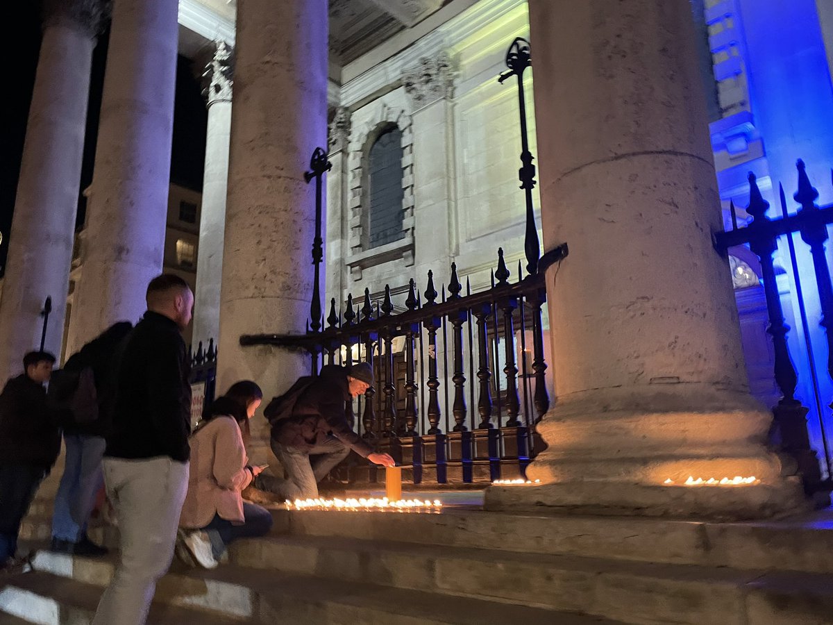 smitf_london's tweet photo. We invited prayers for peace for #Ukraine on our steps tonight https://t.co/thfYuNB2m2