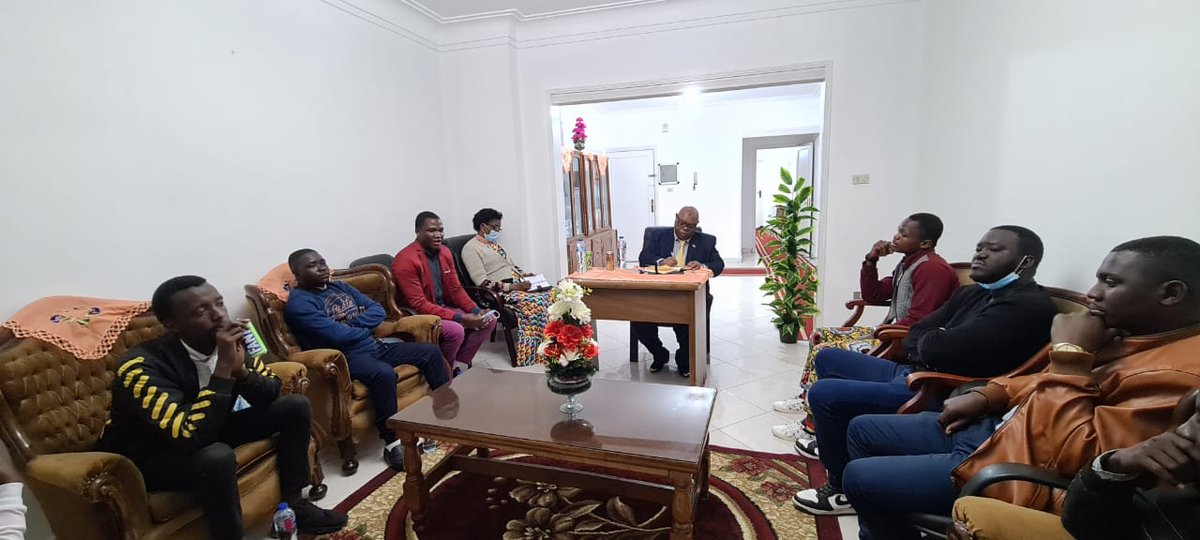 BurundiEgypt's tweet photo. 2-2Après #échange et #débat, l'Amb a prodigué #conseils aux étudiants qui leur #permettraient à #résister aux problèmes #rencontrés et les a #encouragés de leur #détermination.Appel de l'Amb de #regagner le pays après les études pr #contribuer au dvpt .@MAEBurundi @NtareHouse https://t.co/drF7iBAB4P