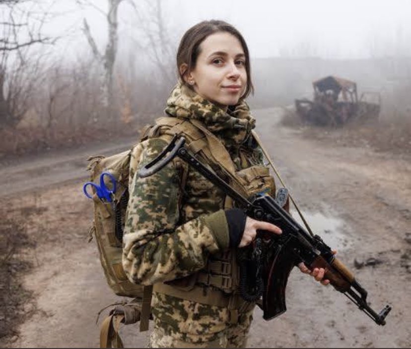 osvaldo_Contr5r's tweet photo. Feminista en #Ukrania: empoderada y no teme arriesgarse por su país y su pueblo.

Feminista chilena: lucha contra un opresor ficticio, y su mejor "arma" es defecar y orinar en la calle.

#PrensaBasura Matamala Zelensky Durmiendo #Terremoto #tercerguerramundial #Rusia Piñera Boric https://t.co/7tdAtjo9zF