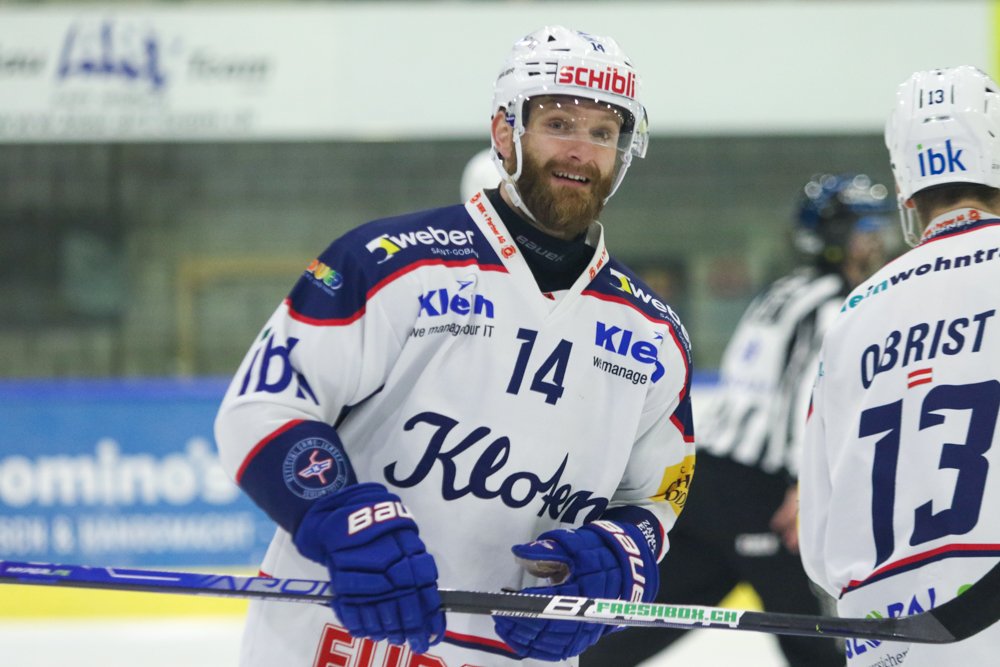 KanaAiysoublood's tweet photo. It helps to get cool pics when you know the player 😌😎🙌 #EHCKloten #Randegger https://t.co/ALE8eIL7cR