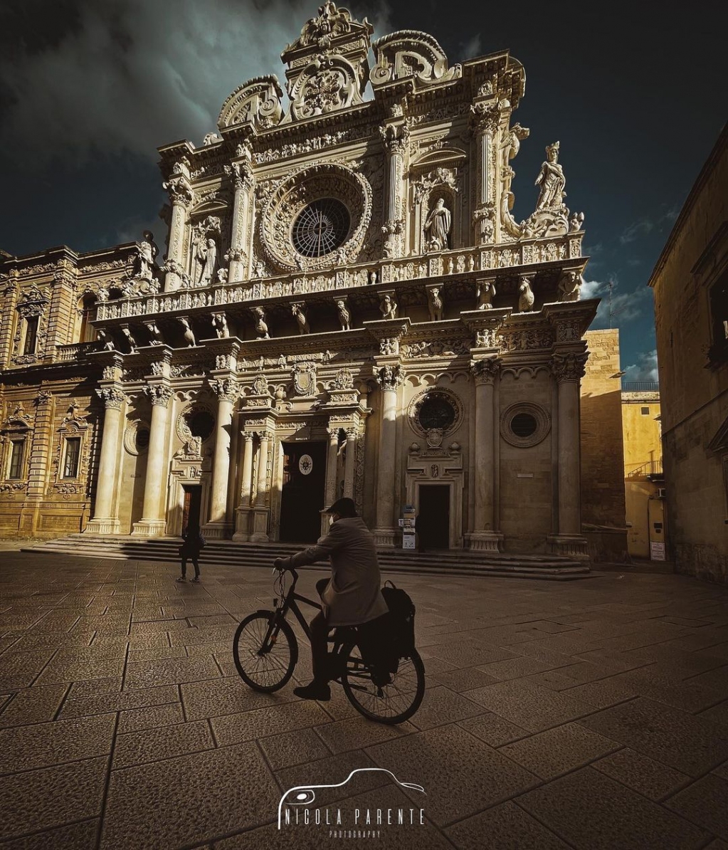 Fanpuglia72's tweet photo. Mistico salentino:
guarda, taci, ama.
(cit. nicpar90)
.
-LECCE, Basilica di Santa Croce📍
➡https://t.co/FhqTjV3CpV
.
Foto: @nicpar90

.
#fanpuglia #lecce #salento #puglia #italia #turismo #viaggi #viaggiare #travel #traveling #italy #instatravel #travelgram #picoftheday https://t.co/bBSFaMpk4C