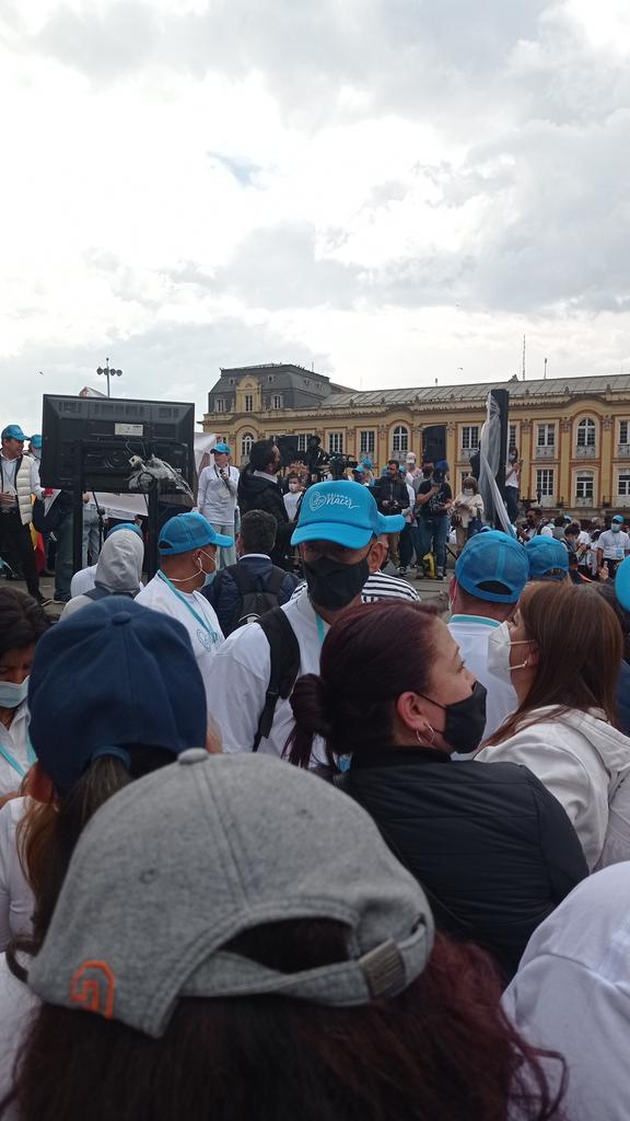 ShirleyRodQ's tweet photo. #DejameNacer #ColombiaDefiendeLaVida #NoAlAborto #PlazaDeBolivar https://t.co/UgfuiiAisy