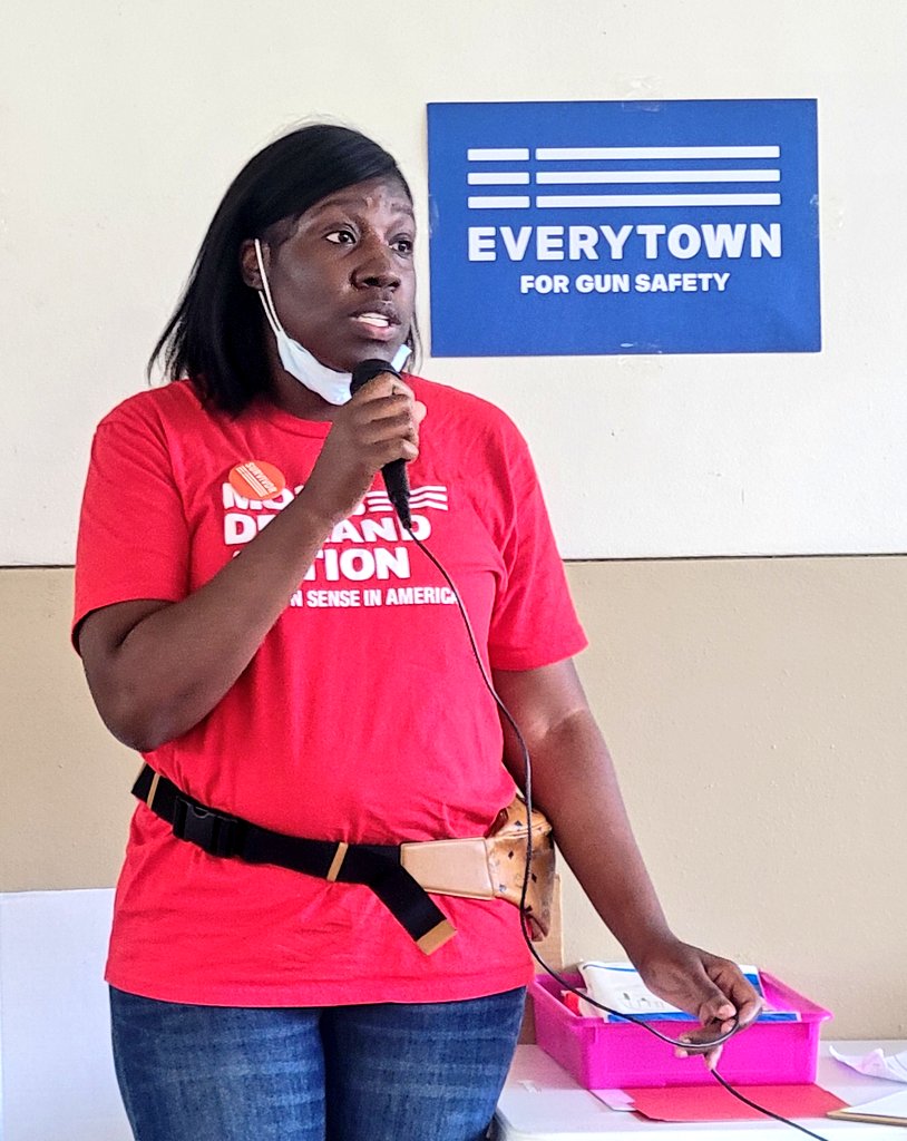 g0ldengirl9999's tweet photo. HAPPENING NOW: Florida
@MomsDemand & @StudentsDemand volunteers & survivors are participating in Day of Action!
Gun violence prevention is a top priority in our state & supporting #CVIPs!#MomsAreEverywhere #FlaPol
#SurvivorStrong
W/ Quowanda Brown of Lisa Foreman Foundation https://t.co/PwhcW4TxNj