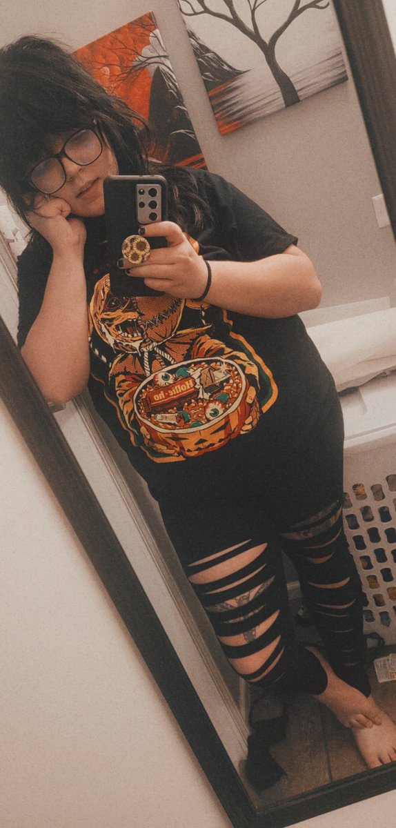 LifewithCasper's tweet photo. #SelfieSunday #HorrorFam happy sunday y'all 🖤 https://t.co/sqiWkhfRfP