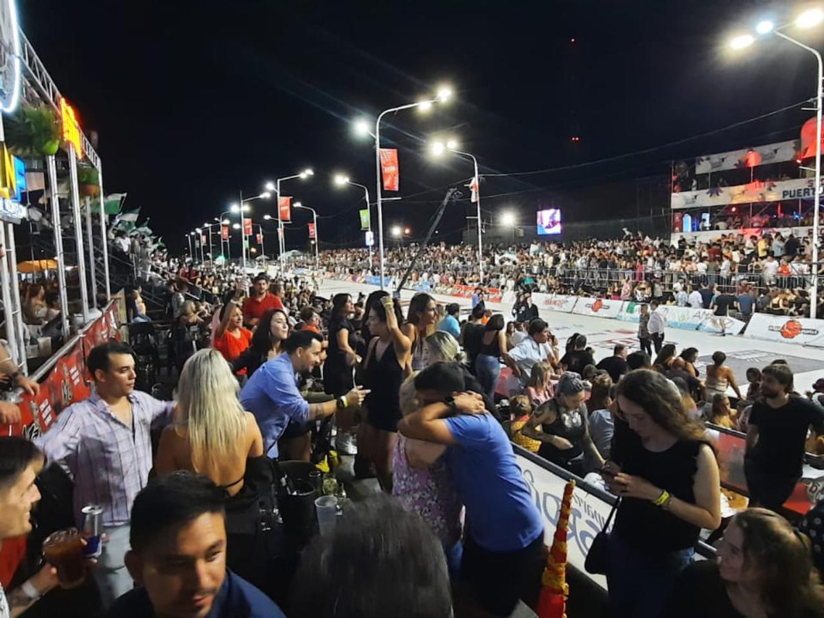 TurDepAR's tweet photo. Más de tres millones de turistas están disfrutando el finde extralargo de #Carnaval2022, que consolida la temporada de #Verano2022 récord. 🥳

👉 https://t.co/z1ijU7URh7

#SentirArgentina 🇦🇷 https://t.co/Ivvrmu5TzH