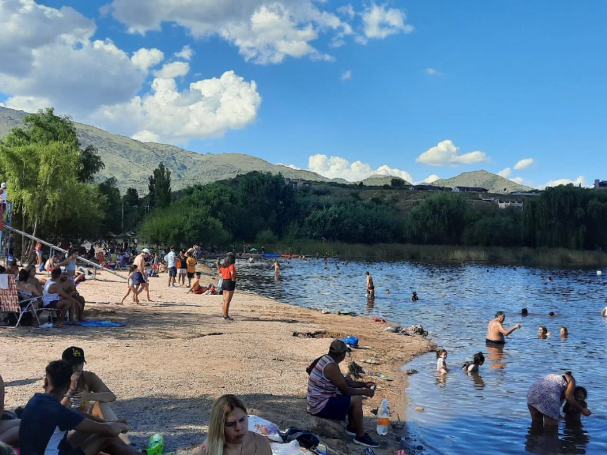 TurDepAR's tweet photo. Más de tres millones de turistas están disfrutando el finde extralargo de #Carnaval2022, que consolida la temporada de #Verano2022 récord. 🥳

👉 https://t.co/z1ijU7URh7

#SentirArgentina 🇦🇷 https://t.co/Ivvrmu5TzH