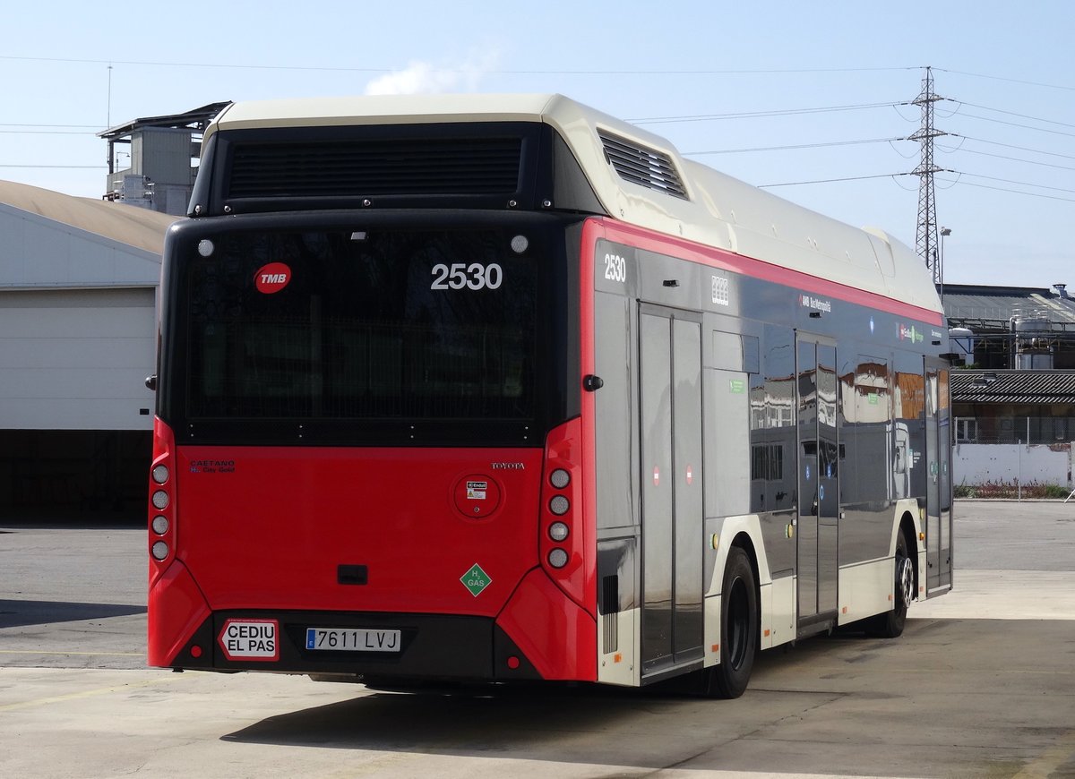 AutobusesBCN's tweet photo. En este año 2022 nos llegará numerosas novedades en #busbcn . La nueva serie 4300 de #BusBarri : cuenta con la novedad que son Iveco Indcar Mobi City LE, ya no son Mercedes. Y aún seguimos admirando el Toyota Caetano de Hidrógeno, ojalá salga pronto a circular. https://t.co/7ZeNagYktd