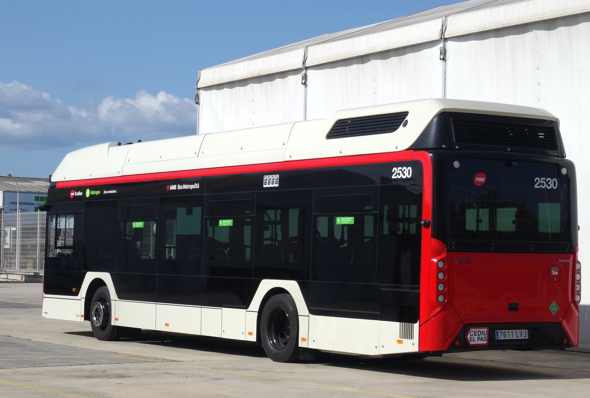 AutobusesBCN's tweet photo. En este año 2022 nos llegará numerosas novedades en #busbcn . La nueva serie 4300 de #BusBarri : cuenta con la novedad que son Iveco Indcar Mobi City LE, ya no son Mercedes. Y aún seguimos admirando el Toyota Caetano de Hidrógeno, ojalá salga pronto a circular. https://t.co/7ZeNagYktd