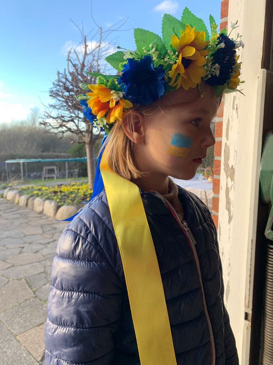 DKAMBinUkraine's tweet photo. Today Danes in their thousands gathered outside the Russian embassy in Copenhagen in support of #Ukraine. On the photo my granddaughter Kirsten is getting ready 🇺🇦🇩🇰 https://t.co/htXWLYmRIU