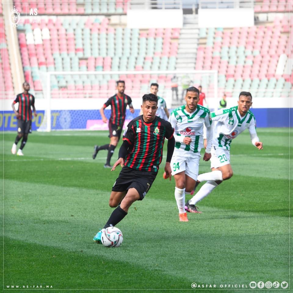 imfuraluc01's tweet photo. #BotolaLeague | FT 

AS FAR Rabat 3-1 Difaâ Hassani J

@thierrymanzi4 yabanje mu kibuga bwa mbere mu mukino wa shampiyona, we na mugenzi we #Emmanuel bafasha @ASFAR_Officiel gutsinda.

Equipe yabo yafashe umwanya wa 5 n’amanota 28 inganya n’ikipe ya RS Berkane, MAS Fez na DHJ. https://t.co/uCIXh3DPyn