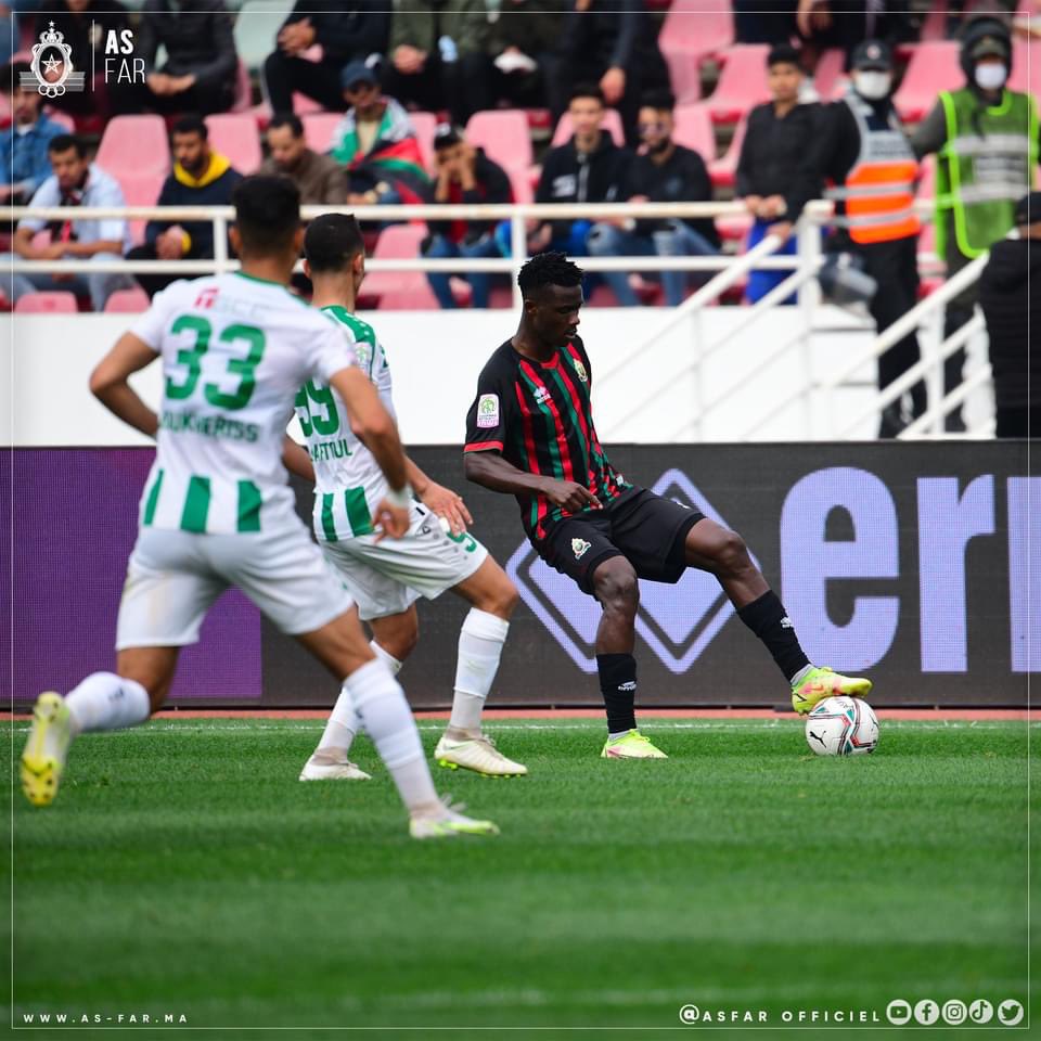 imfuraluc01's tweet photo. #BotolaLeague | FT 

AS FAR Rabat 3-1 Difaâ Hassani J

@thierrymanzi4 yabanje mu kibuga bwa mbere mu mukino wa shampiyona, we na mugenzi we #Emmanuel bafasha @ASFAR_Officiel gutsinda.

Equipe yabo yafashe umwanya wa 5 n’amanota 28 inganya n’ikipe ya RS Berkane, MAS Fez na DHJ. https://t.co/uCIXh3DPyn