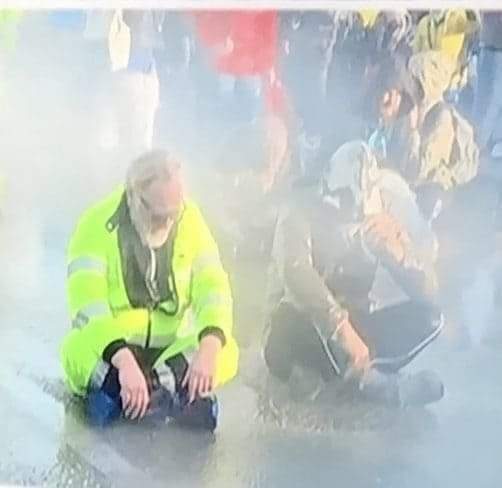 Dal mainstream apprendo che #Putin è un #Dittatore cattivissimo che ha represso violentemente le #manisfestazioni.
Ecco una immagine di #Mosca oggi...