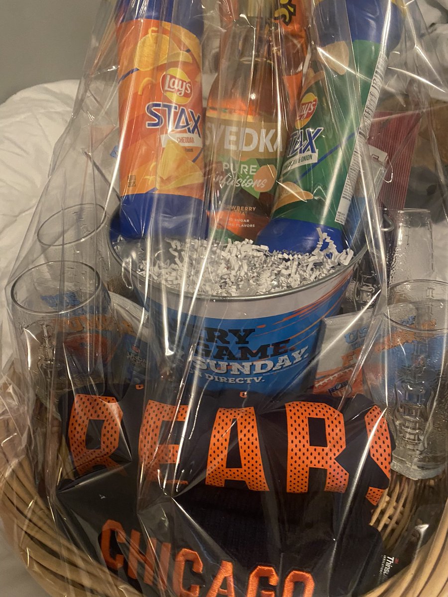 GRENS_Boosters's tweet photo. The Gala is less than a week away! Reserve your space by 3/1! Raffles, silent auction, split the pot. Show your support to the  @GrenAthletics! #WeAreEG #gala https://t.co/kU9K5SAAUa