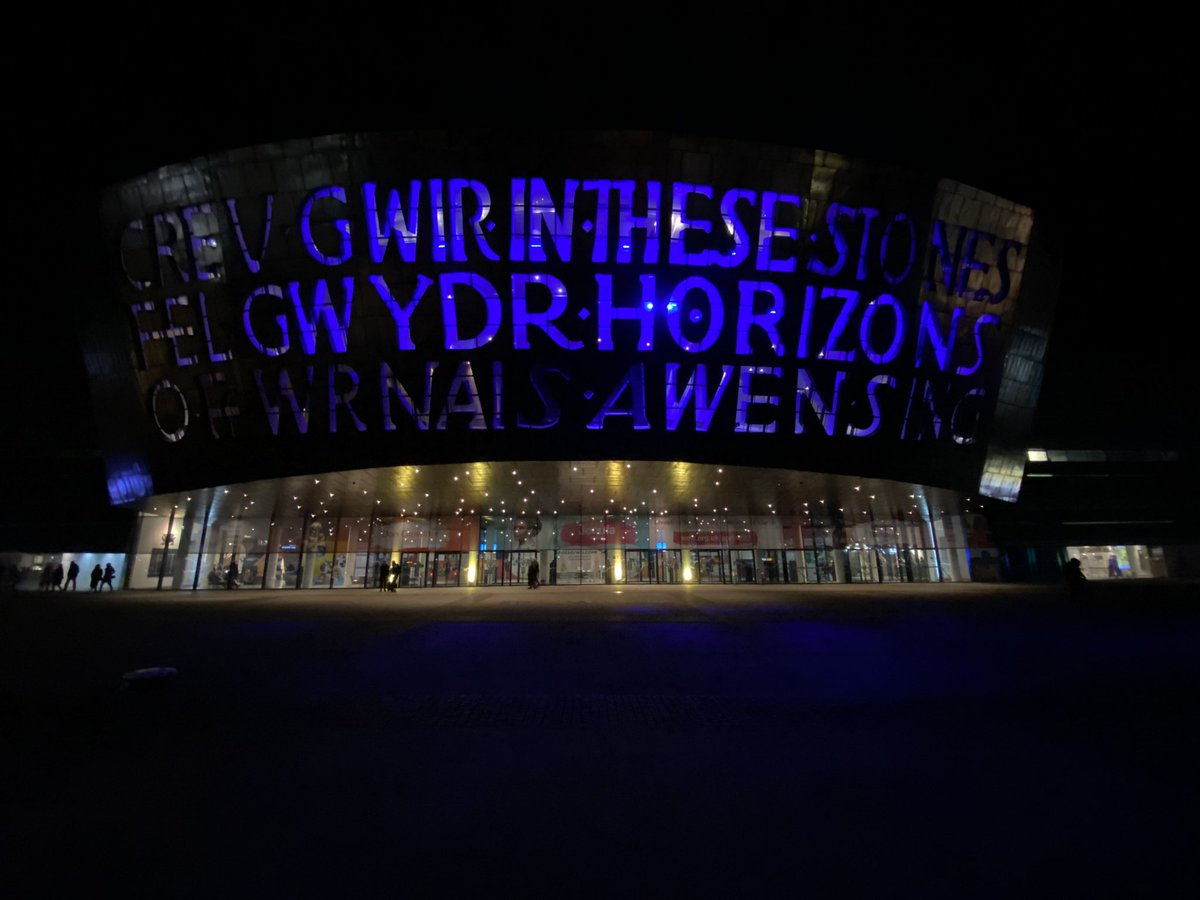 Emotional show today @WNOtweet as we all showed support and solidarity for our amazing Ukrainian Don G <a href="/KymachAndrei/">Andrii Kymach</a> . Applause for the announcement before the show and a standing ovation in the curtain calls. @thecentre had also changed their colours to the flag of Ukraine 🇺🇦