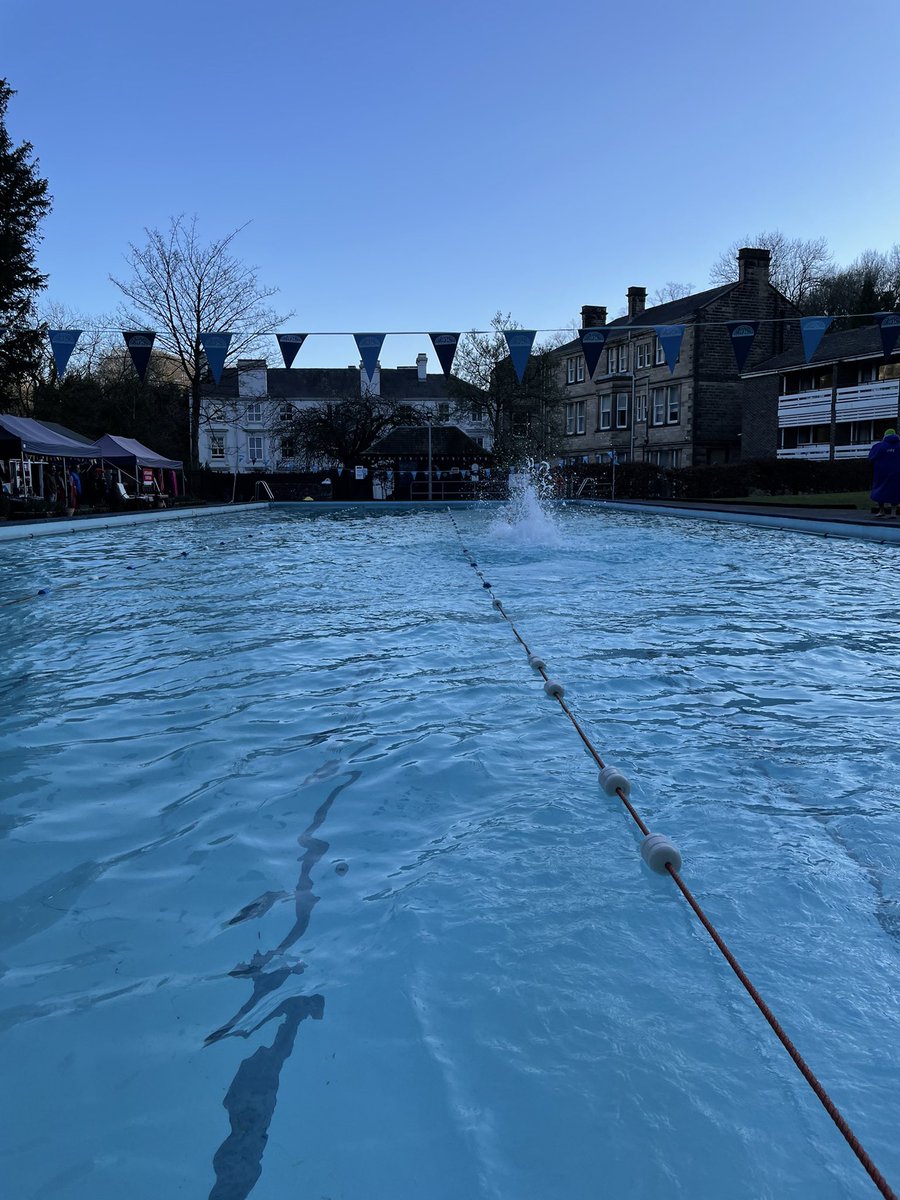 Emma_Lepley_'s tweet photo. An amazing training swim this afternoon at @NewBathLido No chlorine, fed with natural spring water, the pool averaged out at just under 17 degrees today. We managed about 75 mins. Thanks @UswimOpenwater !! #verygiddyaboutourhats #doversouls #uswimrelay #teamjuliette #clawhands https://t.co/kP7Oesa7QT