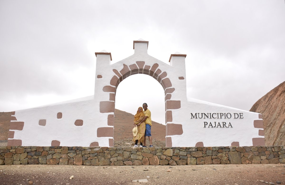 WanderParents's tweet photo. You encounter these while driving every couple of miles in Fuerteventura

#Spain #Fuerteventura #canary #Family #Halfterm #WanderParents #beach #sea #wanderlust #travel #couple #family #holiday #vacation #travelpics #travelblogger #bestintravel https://t.co/Ha6hyF6npj