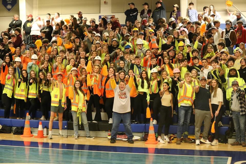 BCHS_Section's tweet photo. Just a couple of highlights to put these other sections in their place🥱 #WeAreBC #NUMBER1  @StudentSectRep @BestKYSections https://t.co/7FDuURXkAA