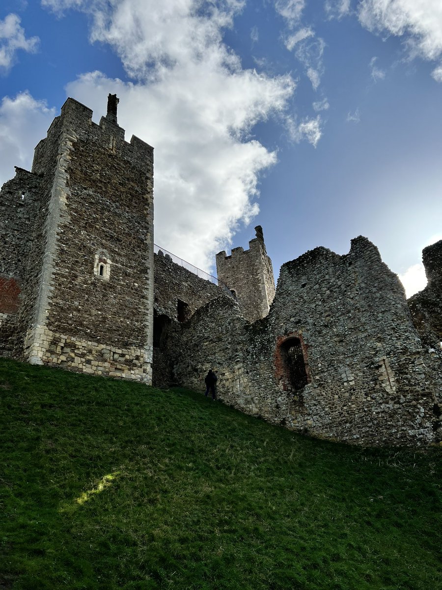 I can see why they built castles…I thought Europe was now safe from war &amp; tyranny and that castles are now unnecessary. I was clearly wrong. 😠
#RussiaGoHome please!
Thinking of the people of #Ukraine and wishing for #peaceforukraine! 🇺🇦🕊