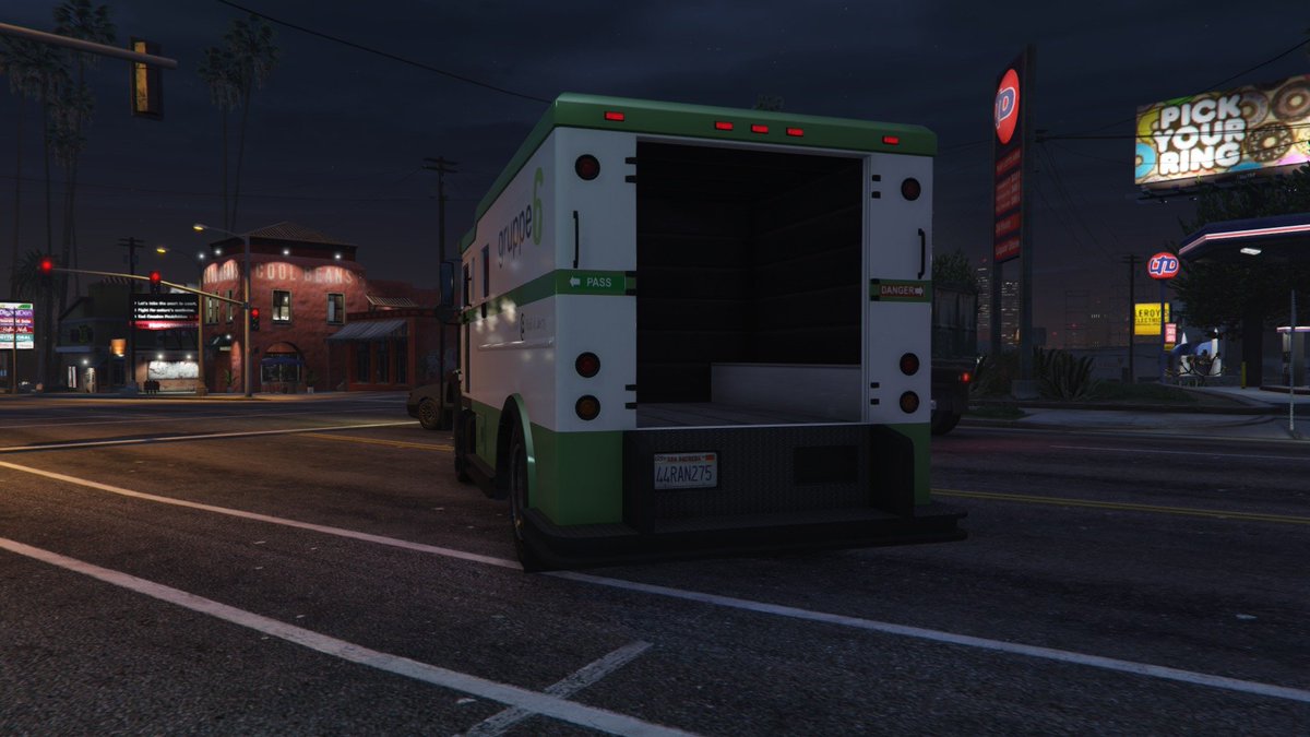 RpLiberation's tweet photo. Someone had a busy night lol #GTARP #gta5roleplay #crimlife #bankheist https://t.co/am3mdzo7K7