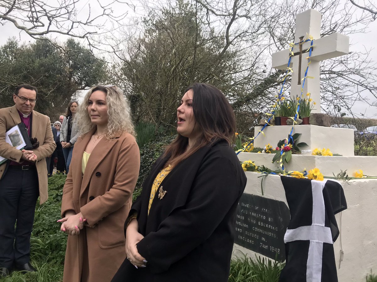 Today, #Cornwall showed how the Spirit will always overcome tyranny and injustice. 200 people gathered in a tiny country lane at a Cross erected by Ukrainians in 1948, to show solidarity against oppression and violence. And that is why there will always be #Hope #Ukraine 🙏🙏