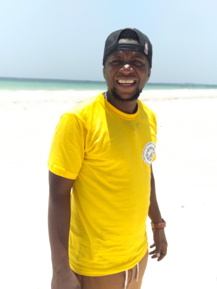 diani_youth's tweet photo. Sand between your toes, sunshine beaming down on you, and a fresh sea breeze is our idea of a good time! One of the best things about beach cleanups is that you get to be outside, see all the natural beauty of the sea and the beaches near you, and spend your day doing something https://t.co/xO0KKNyolU