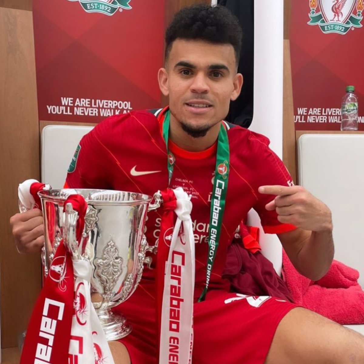 ➤ 30 de enero: Luis Díaz fue oficializado como jugador del Liverpool.
➤ 27 de febrero: Luis Díaz ganó su primer título con el Liverpool. 

En menos de 1 mes, ya ganó su primera Copa en Inglaterra. Y qué bien ha caído en el equipo de Klopp.

DE COLOMBIA PARA EL MUNDO.