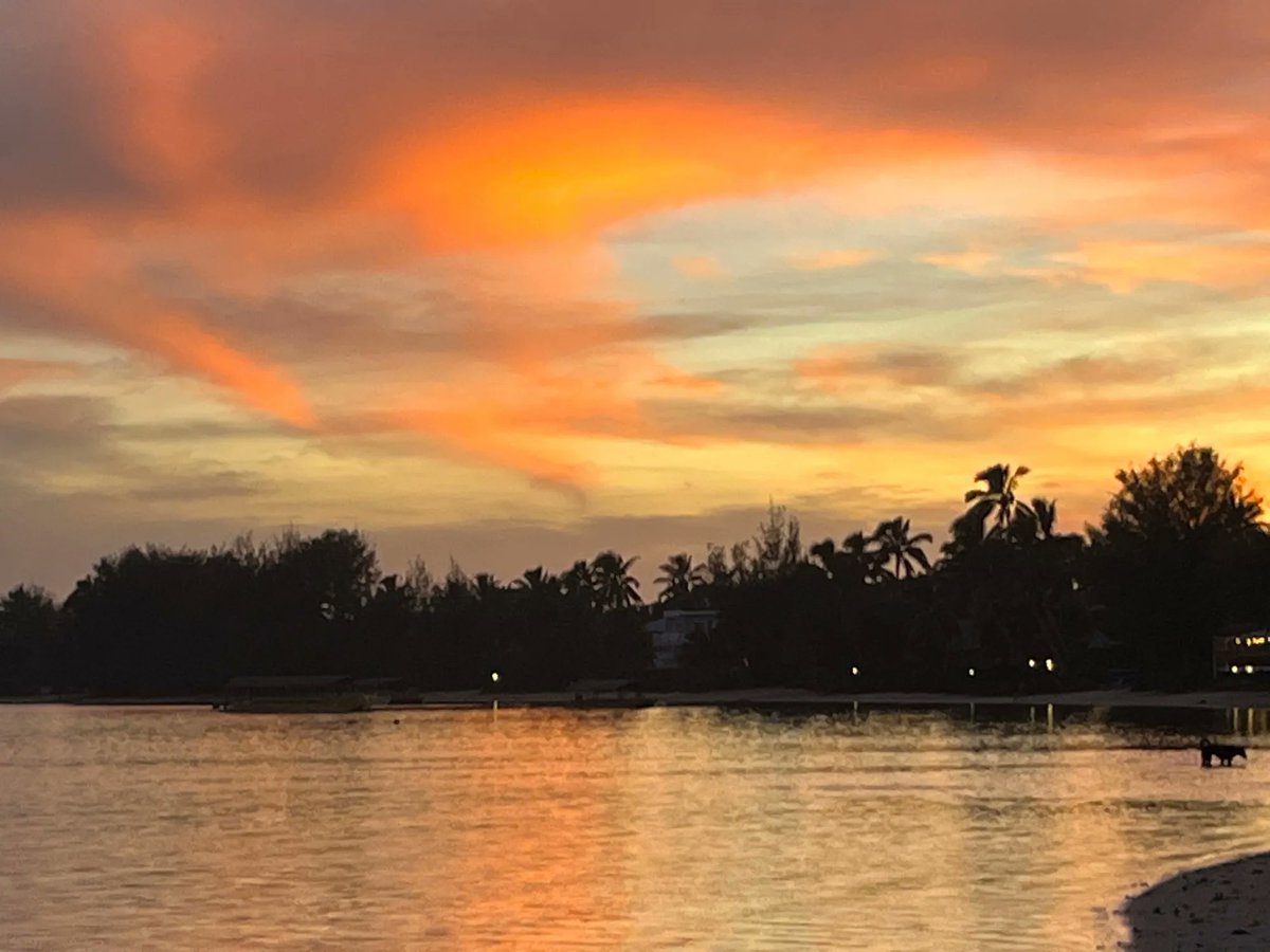 Incredible sunset last night;
#clouds #sunsetcolors #muribeach #rarotonga
#cookislands