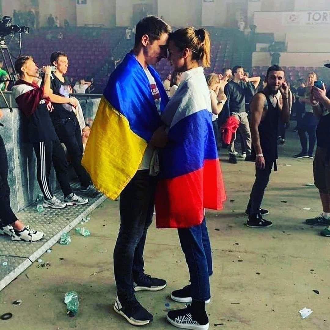 MichaLoehr's tweet photo. @AliceBota Es ist nicht der Krieg der Bevölkerung. Es ist der Krieg eines Despoten. Für mich sind diese Bilder Ausdruck des Gemeinsamen. Niemand wird die russische Bevölkerung hassen.  #StandWithUkriane #UkraineRussiaWar https://t.co/xokRenHXZr