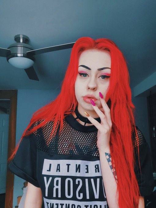 Going out to eat so ramen today ??
.
.
.
.
.
.
#altgirl #goth #gothgirl #fashion #redhair #longhair #punk