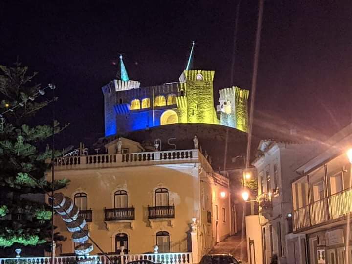 _jaymar__'s tweet photo. @ZelenskyyUa Porto de Mós Portugal! We are gathering food and first aid material with local Ukrainian community. Keep strong! 🇺🇦🇵🇹🇺🇦🇵🇹 https://t.co/SV0piRclhj