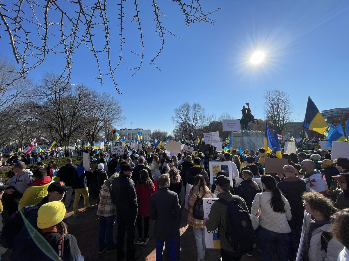igorbobic's tweet photo. Much more people gathered in support of Ukraine in front of the White House today https://t.co/Ofl7LrVn1g