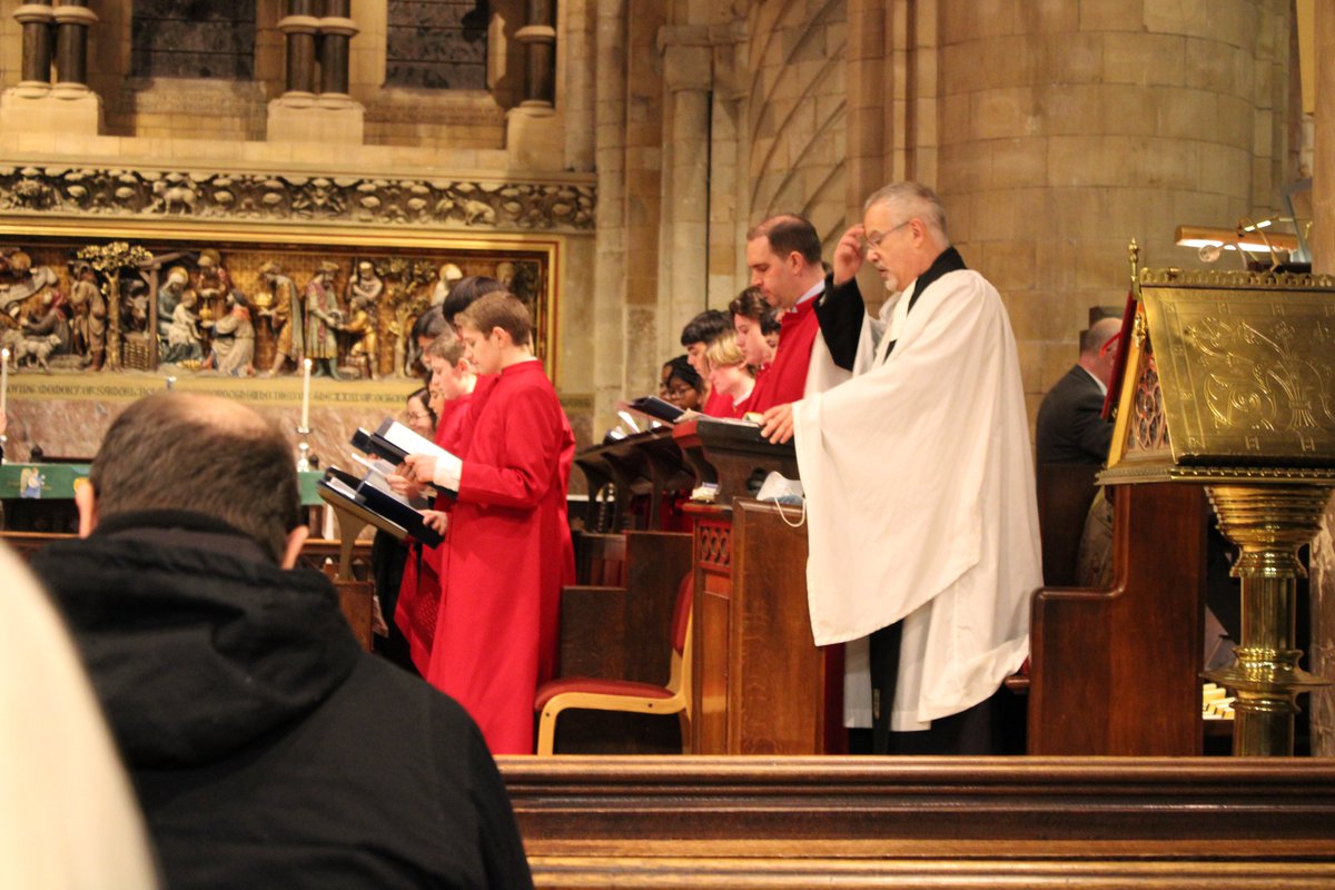 SECMusicSchool's tweet photo. A very special day for @StEdmundsWare to sing for Evensong at Waltham Abbey joint with Sounthend High School for Girls. Special prayers for peace in the world, particularly in Ukraine. The choirs sang beautifully. Thank you to all. https://t.co/ySmqCGjYsJ