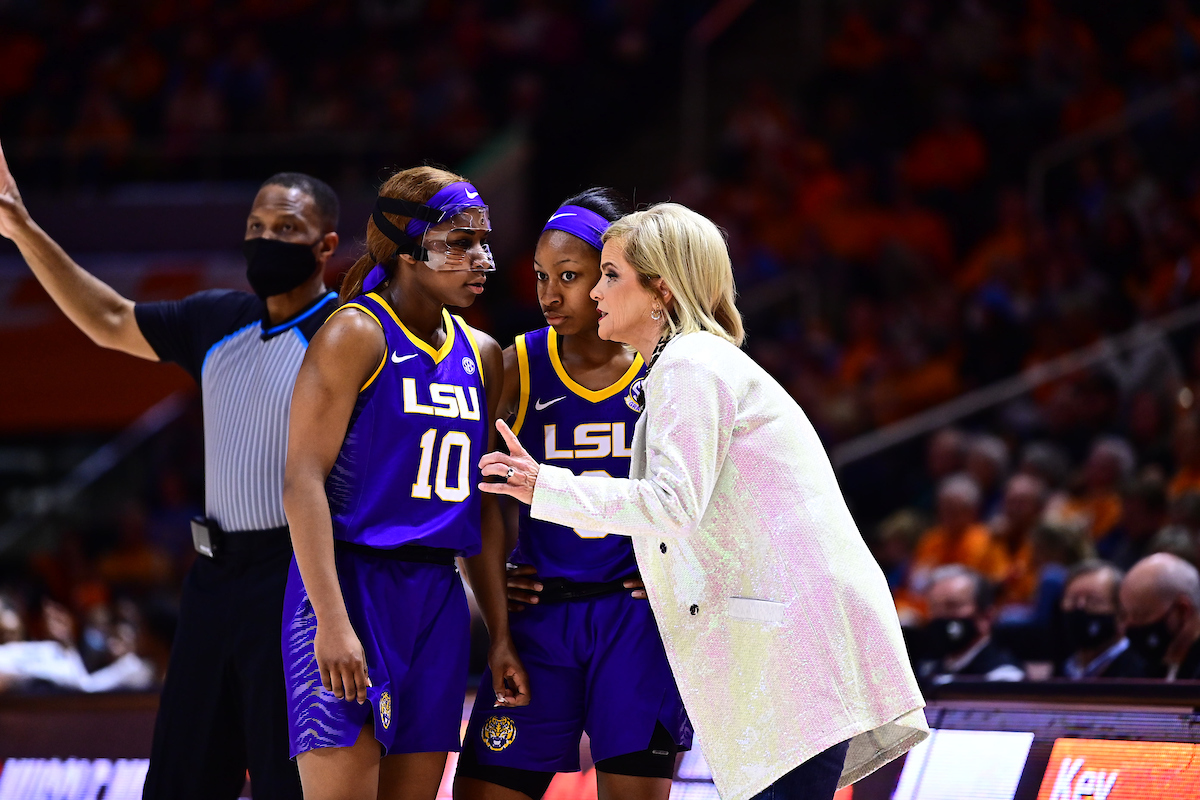 LSUwbkb's tweet photo. One more quarter to go in Knoxville

LSU 44
Tennessee 36

#GeauxTigers https://t.co/zOrS1bge6G