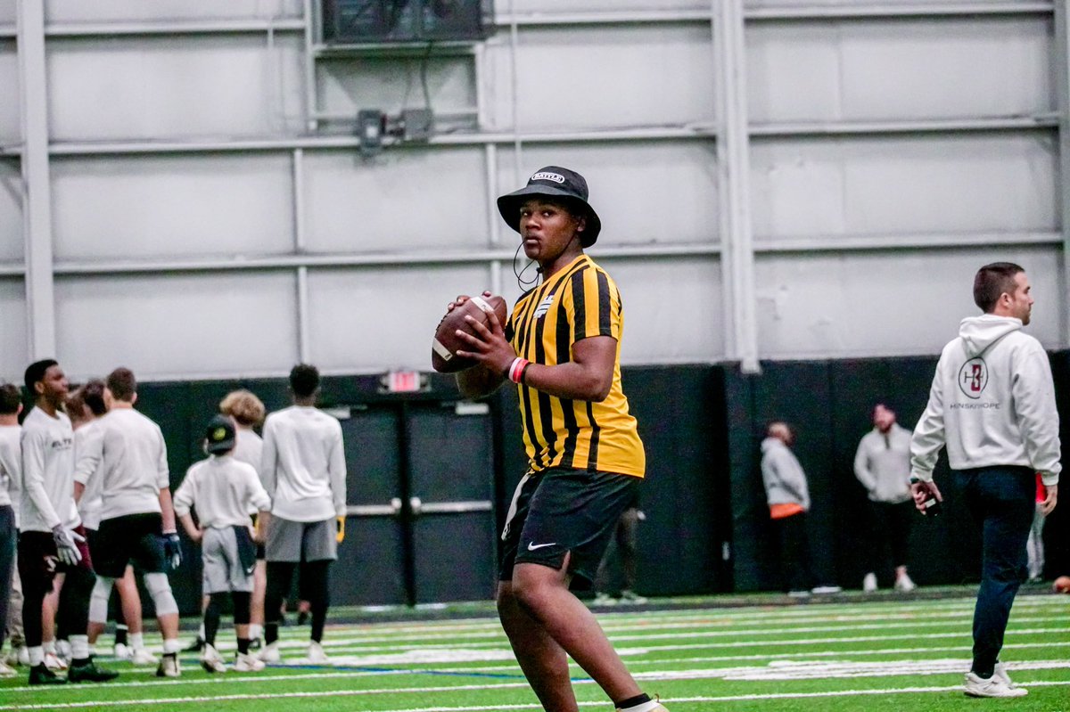 KahdenDavis's tweet photo. Thank you to @Stumpf_Brian and the entire @Elite11 staff for an amazing 3 days. So much to digest and apply! 

Servant Leadership is what being a true QB is all about. https://t.co/9Rc1MMxHmw