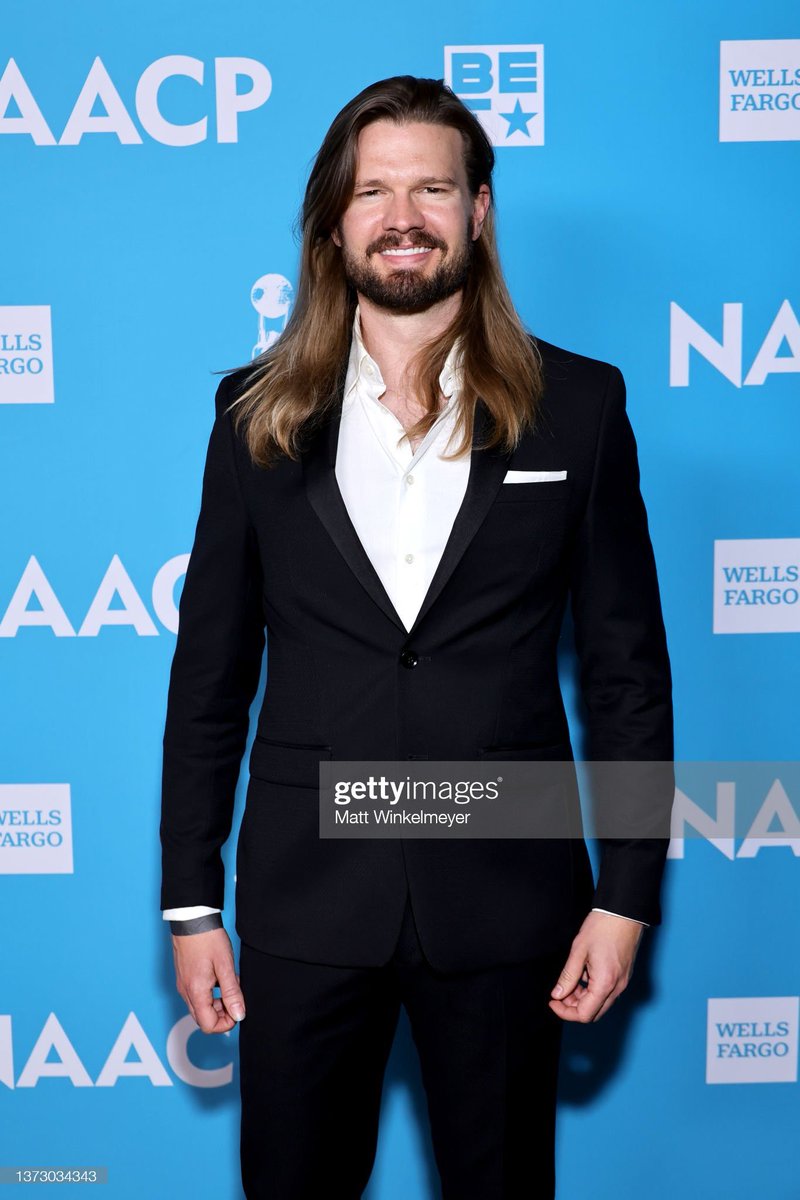 theknightsyoung tweet media