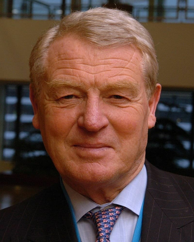 #otd 27 February 1941 – Paddy Ashdown, British soldier & politician was born (d.2018)

He served as a Royal Marine & Special Boat Service officer & as an intelligence officer in the UK security services. He was the Leader of the Liberal Democrats from 1988-99.

#paddyashdown
